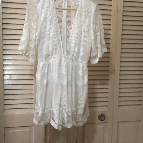 White elegant lace Romper Brand Honey Punch - Picture 1 of 4